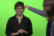 Photo de la production d’une vidéo pour la grammaire en ligne (Katja Tissi, professeure titulaire, responsable de projet, HfH) 